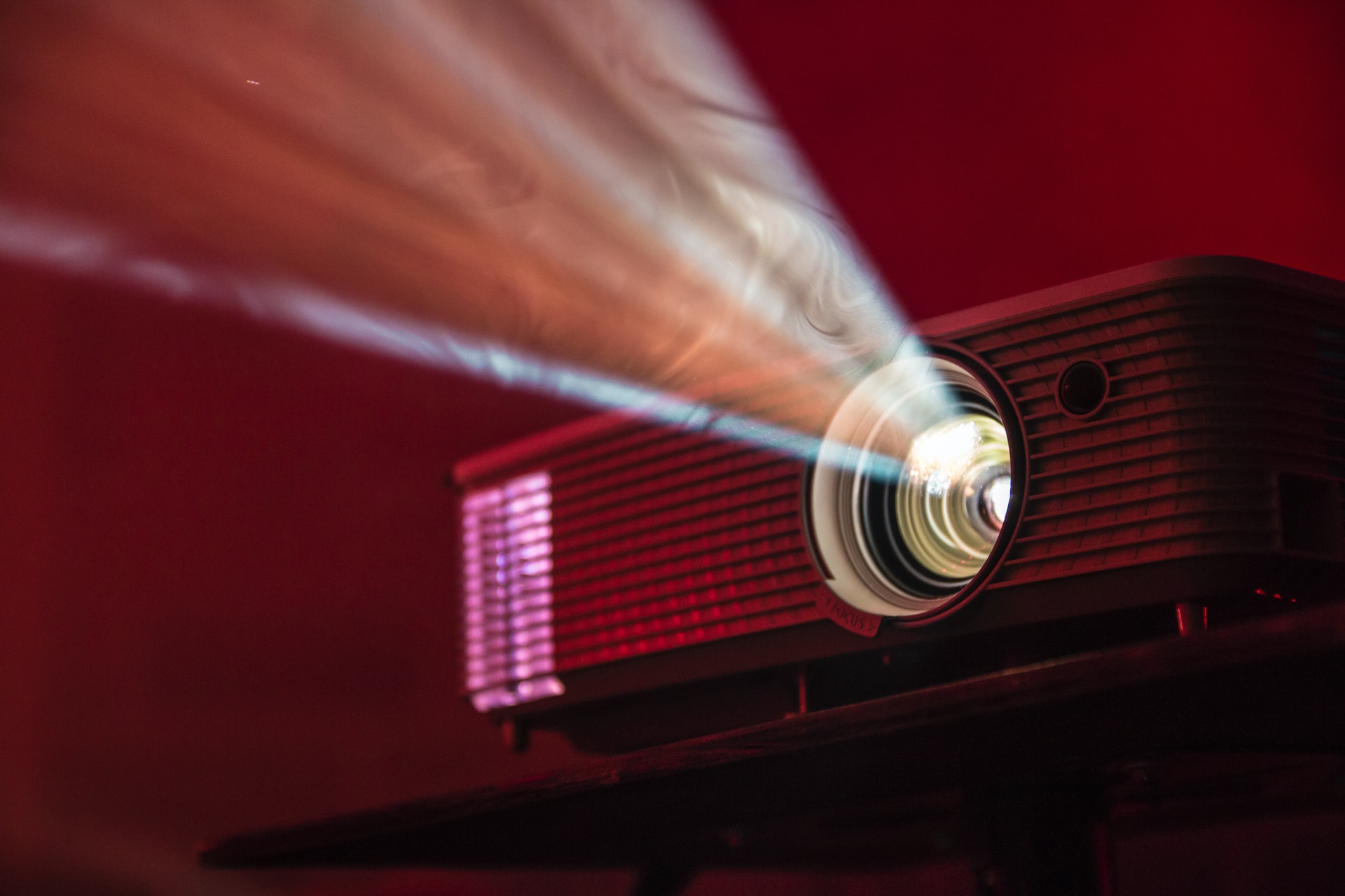 Yaber presents the V10 projector for an extraordinary entertainment experience - theentertainment.vision